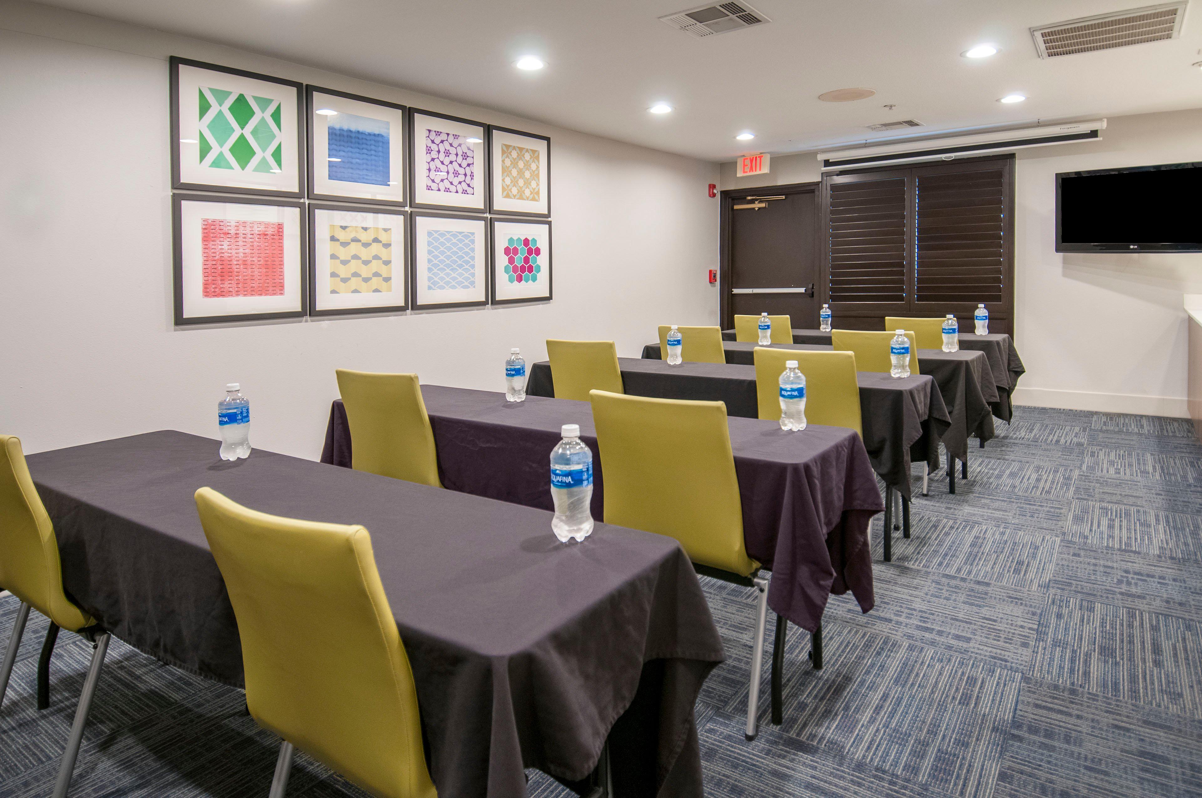 Holiday Inn Express Hotel & Suites Plano West - Frisco By Ihg Buitenkant foto