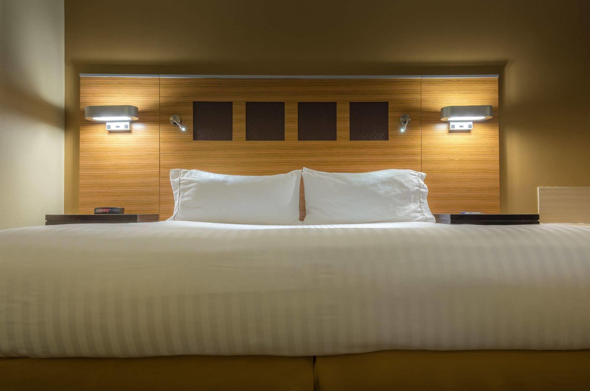 Holiday Inn Express Hotel & Suites Plano West - Frisco By Ihg Buitenkant foto
