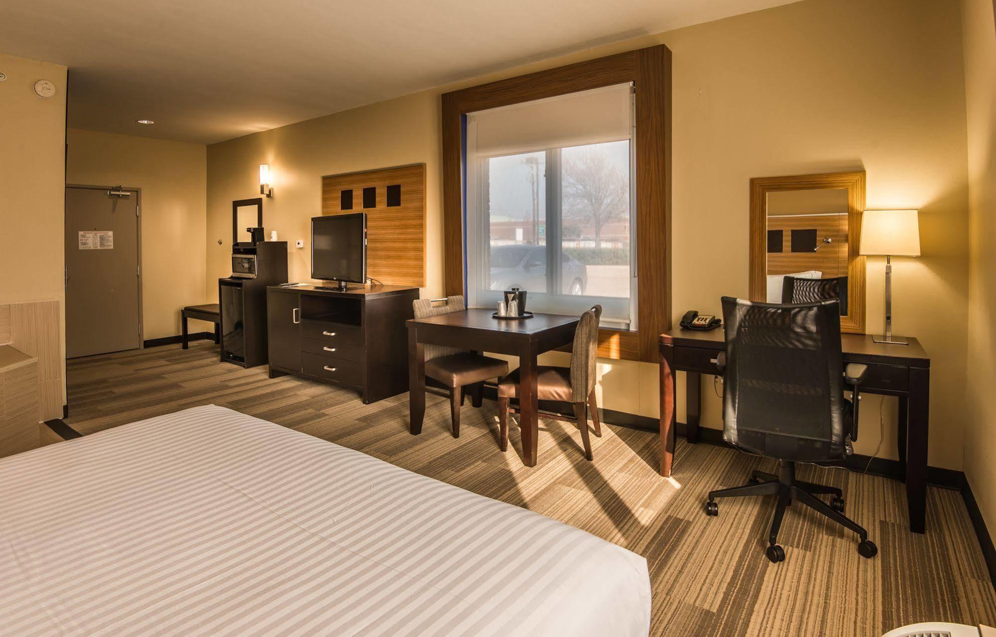 Holiday Inn Express Hotel & Suites Plano West - Frisco By Ihg Buitenkant foto